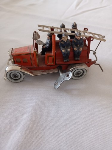 Feuerwehrauto zum aufziehen - zum,